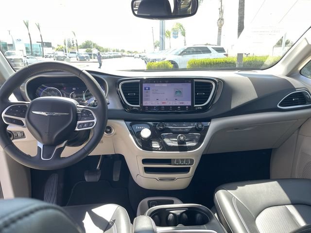 Used 2023 Chrysler Pacifica Touring-L FWD image 20