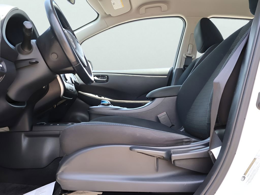 Used 2015 Nissan Leaf S FWD image 37