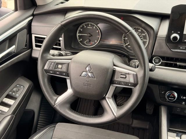 Used 2024 Mitsubishi Outlander AWD image 15