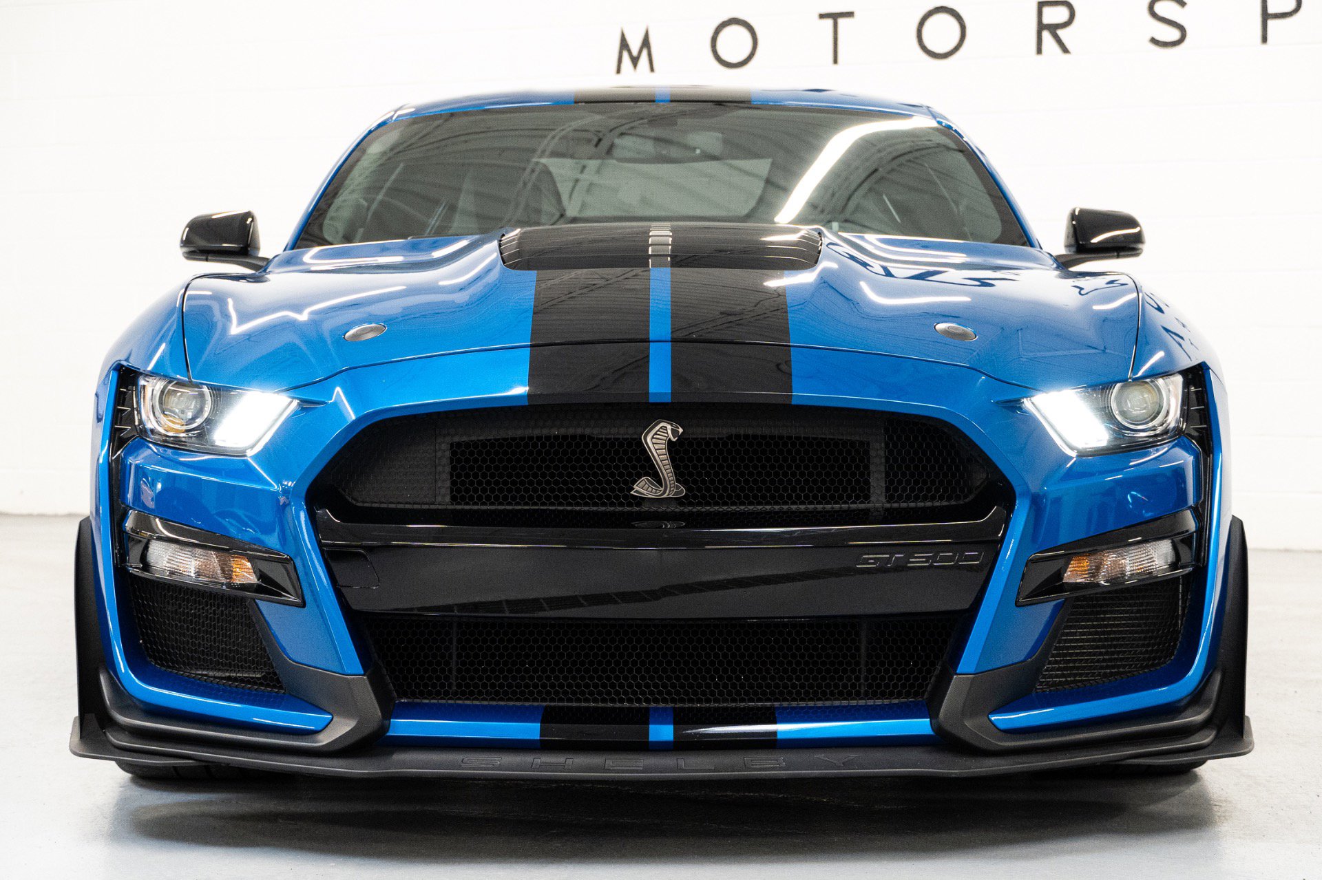 Used 2021 Ford Mustang Shelby GT500 w/ Carbon Fiber Track Pack RWD image 3
