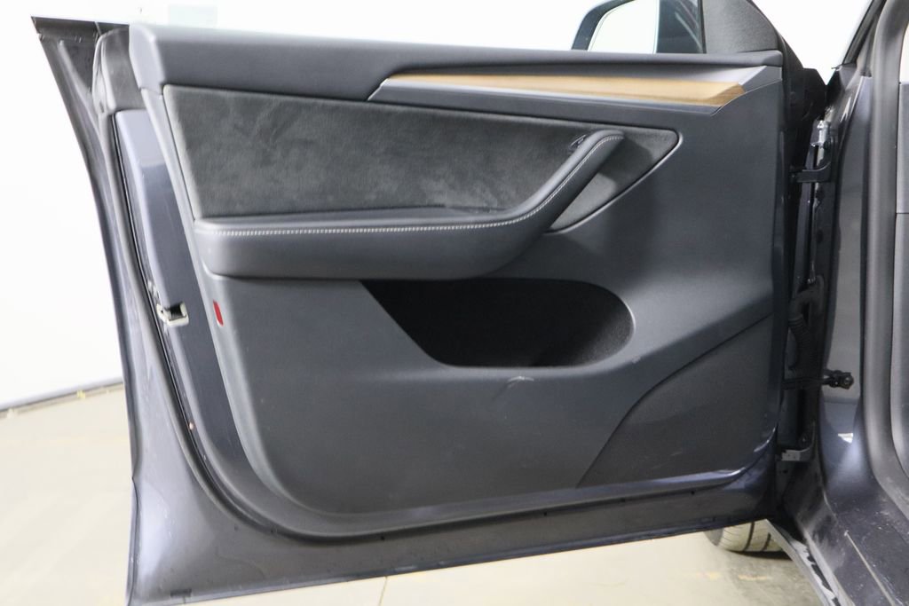 Used 2023 Tesla Model Y Long Range image 17