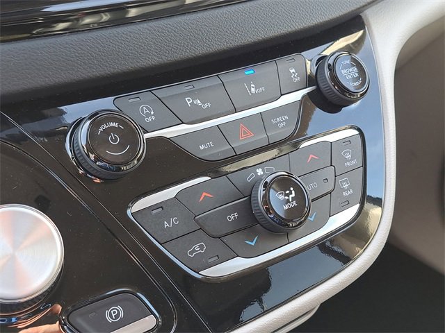 Used 2024 Chrysler Pacifica Touring-L image 15