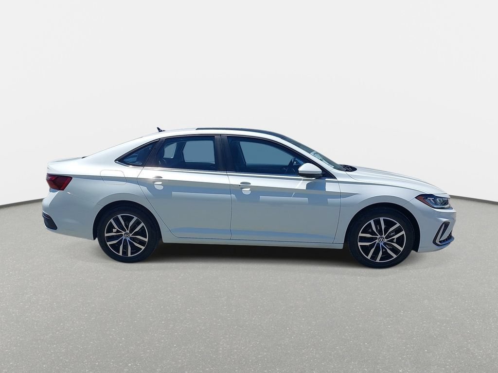 New 2026 Volkswagen Jetta SE FWD image 4