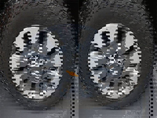 Used 2024 Chevrolet Silverado 2500 Custom w/ Custom Value Package image 18