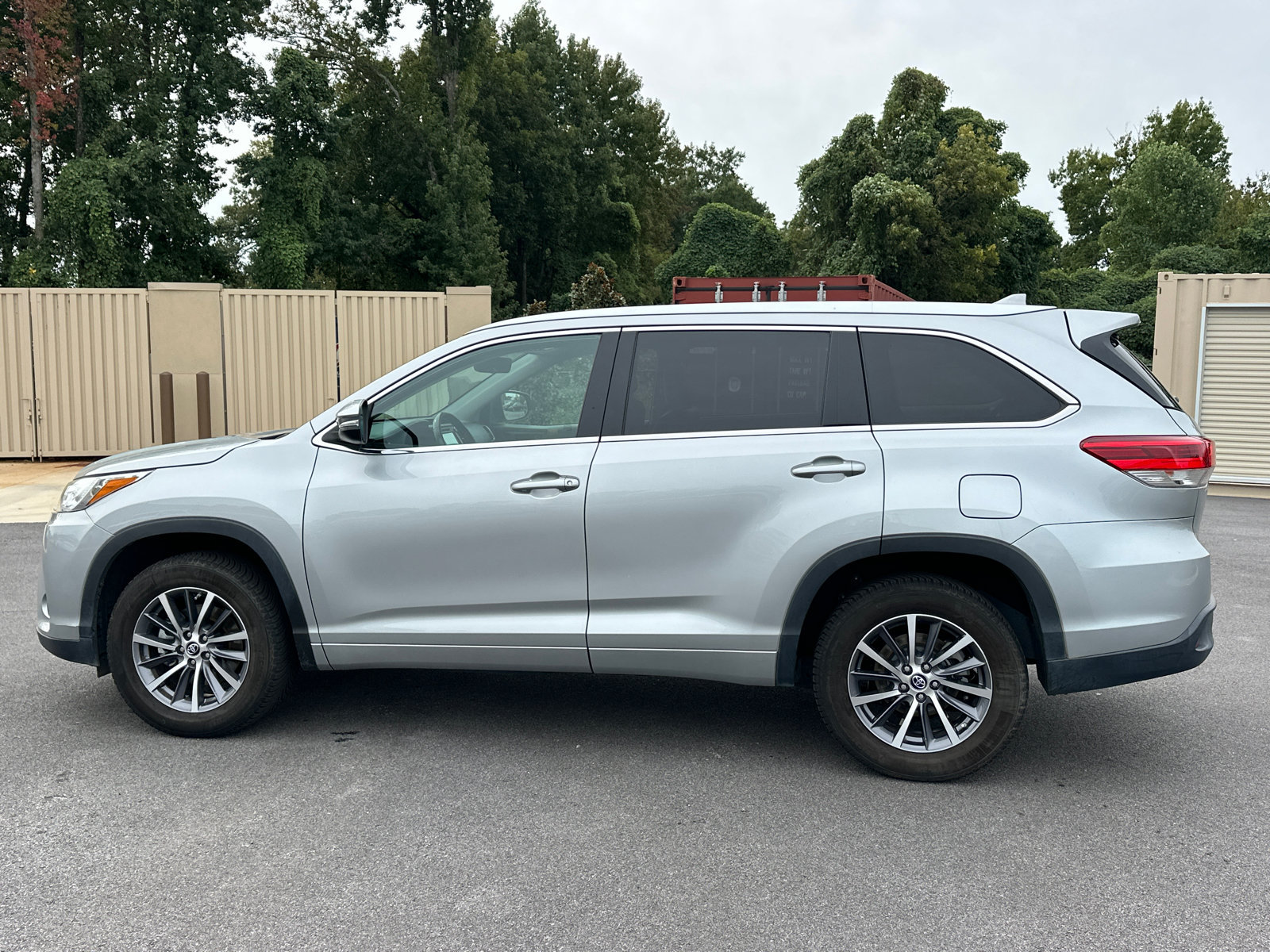 Used 2018 Toyota Highlander XLE FWD image 4