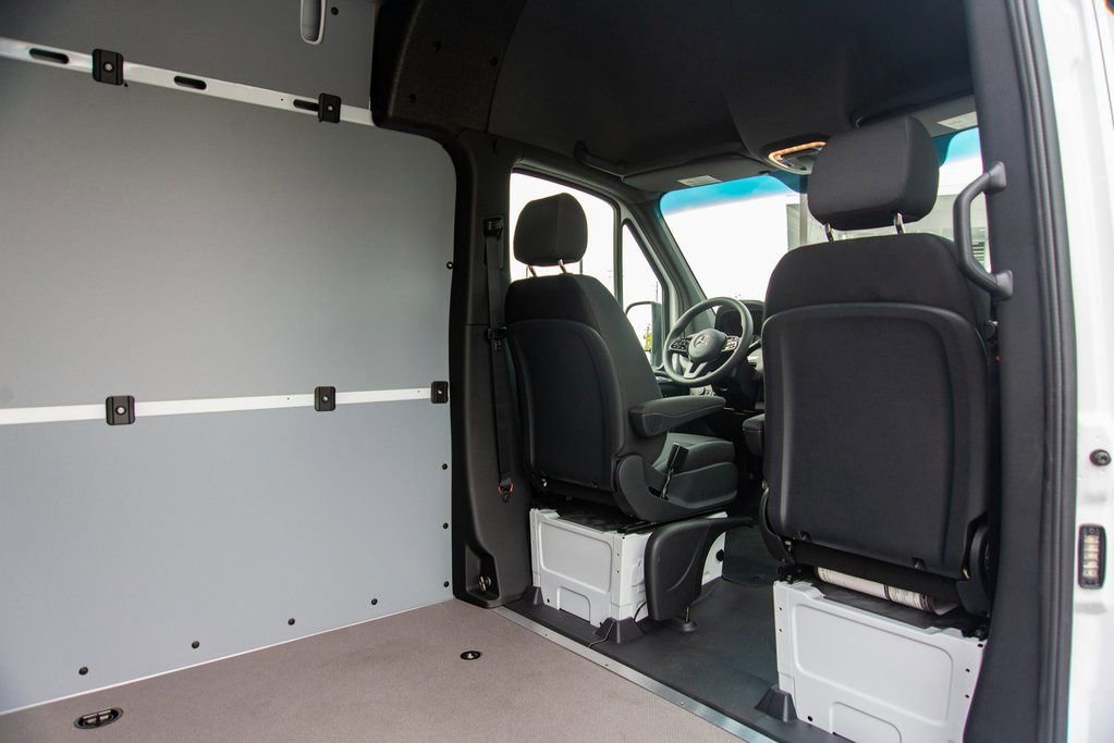 Used 2024 Mercedes-Benz Sprinter 2500 image 36