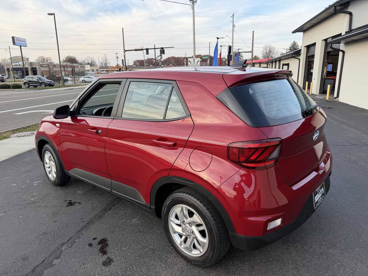 Used 2021 Hyundai Venue SE image 3