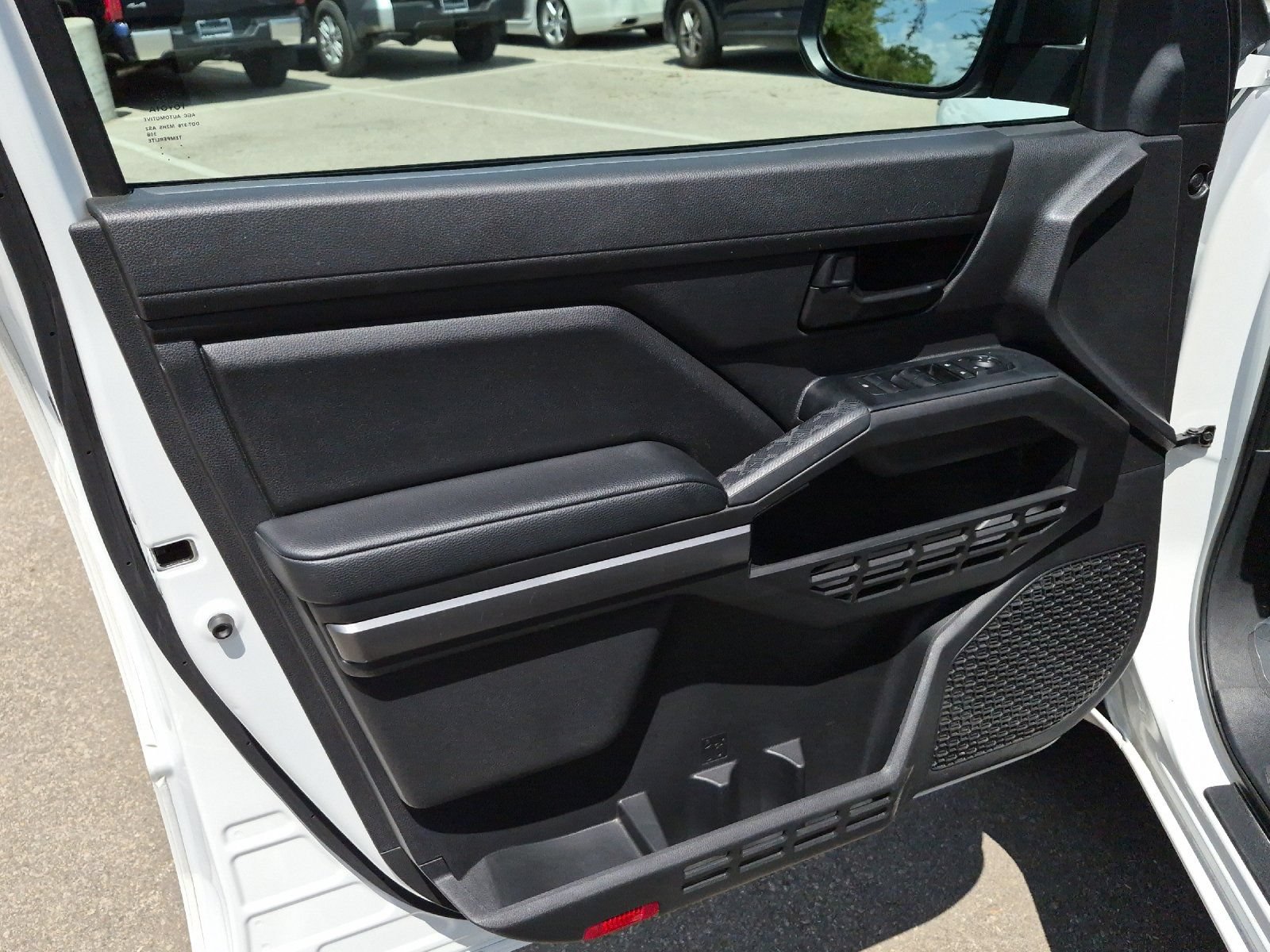 Certified 2025 Toyota Tacoma SR5 AWD/4WD image 10