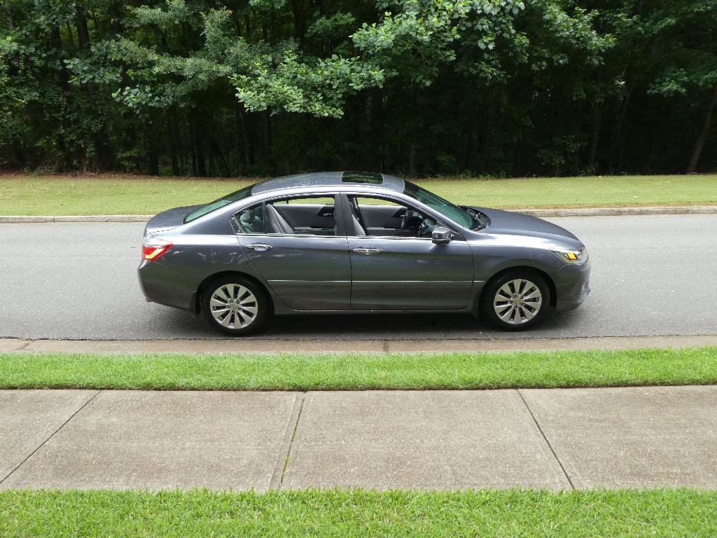 Used 2013 Honda Accord EX image 2