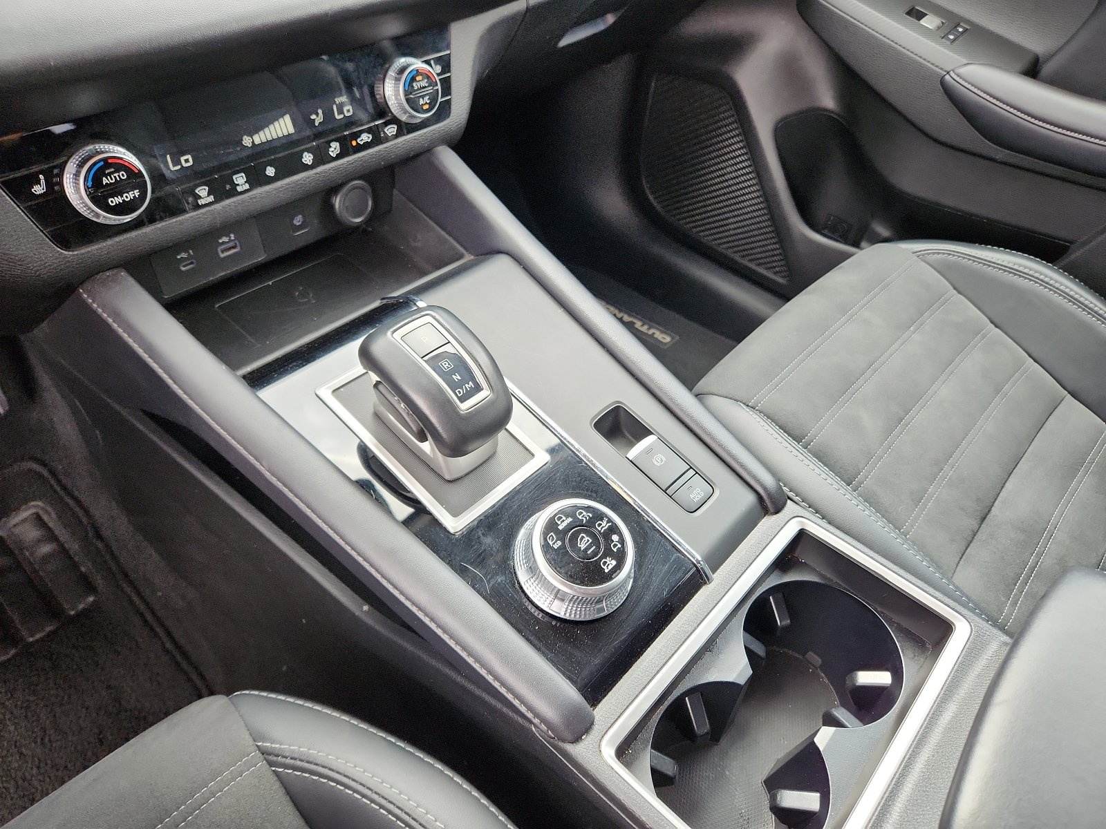 Used 2024 Mitsubishi Outlander SE image 18