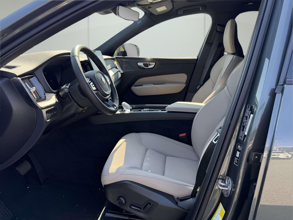 New 2026 Volvo XC60 T8 Plus w/ Protection Package Premier AWD/4WD image 15