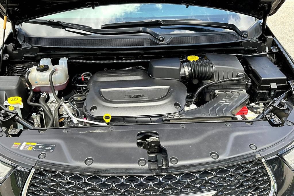 Used 2024 Chrysler Pacifica Touring-L FWD image 27
