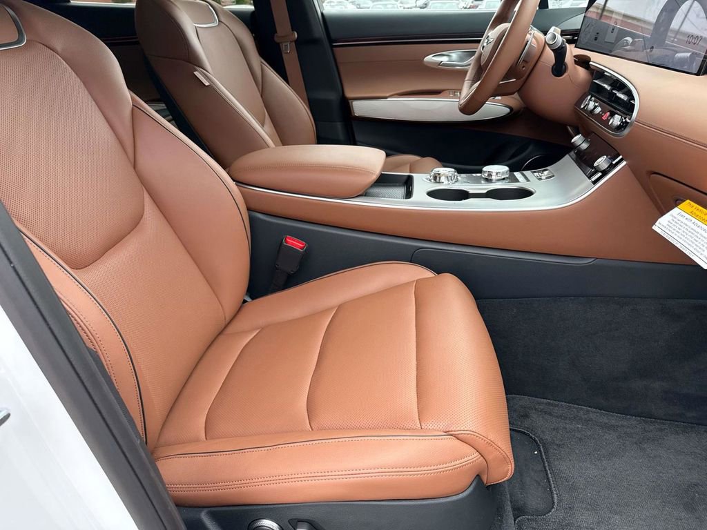 Used 2026 Genesis GV70 2.5T Advanced image 16