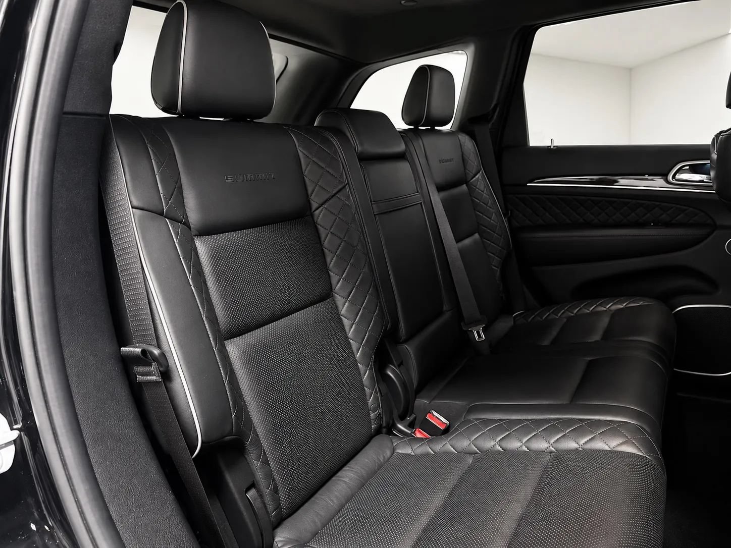 Used 2019 Jeep Grand Cherokee Summit AWD/4WD image 21