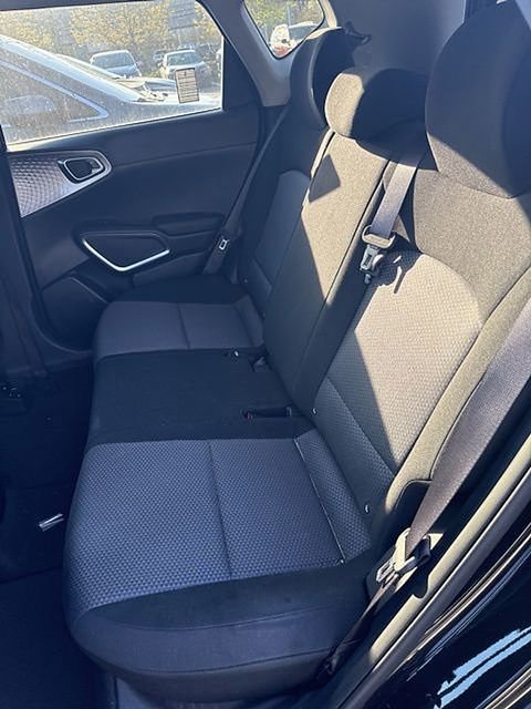 Used 2023 Kia Soul LX w/ LX Technology Package image 6