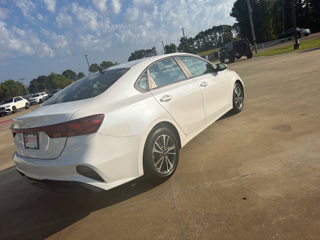Used 2023 Kia Forte LXS FWD image 4