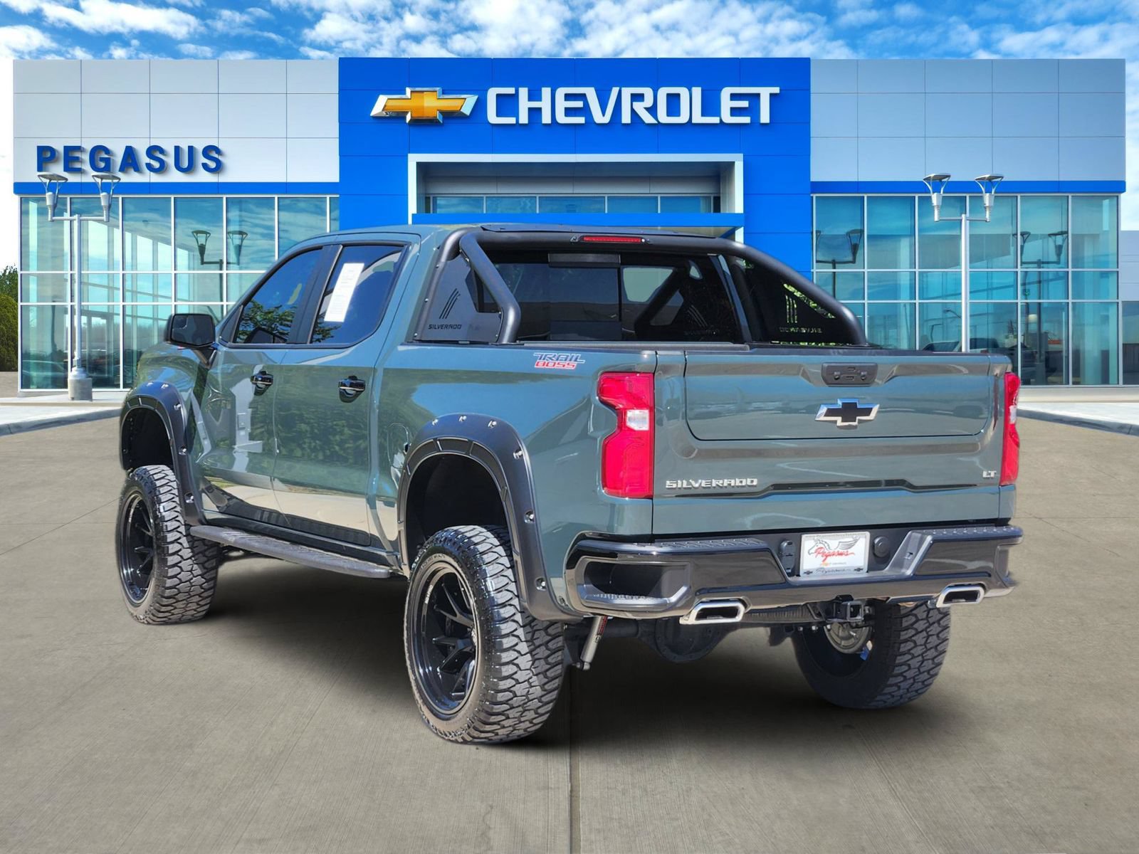 Used 2025 Chevrolet Silverado 1500 LT Trail Boss AWD/4WD image 4