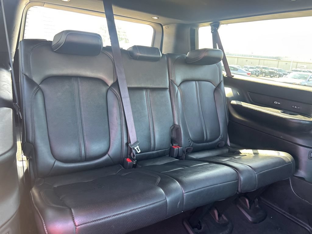 Used 2023 Jeep Wagoneer L Series II AWD/4WD image 9