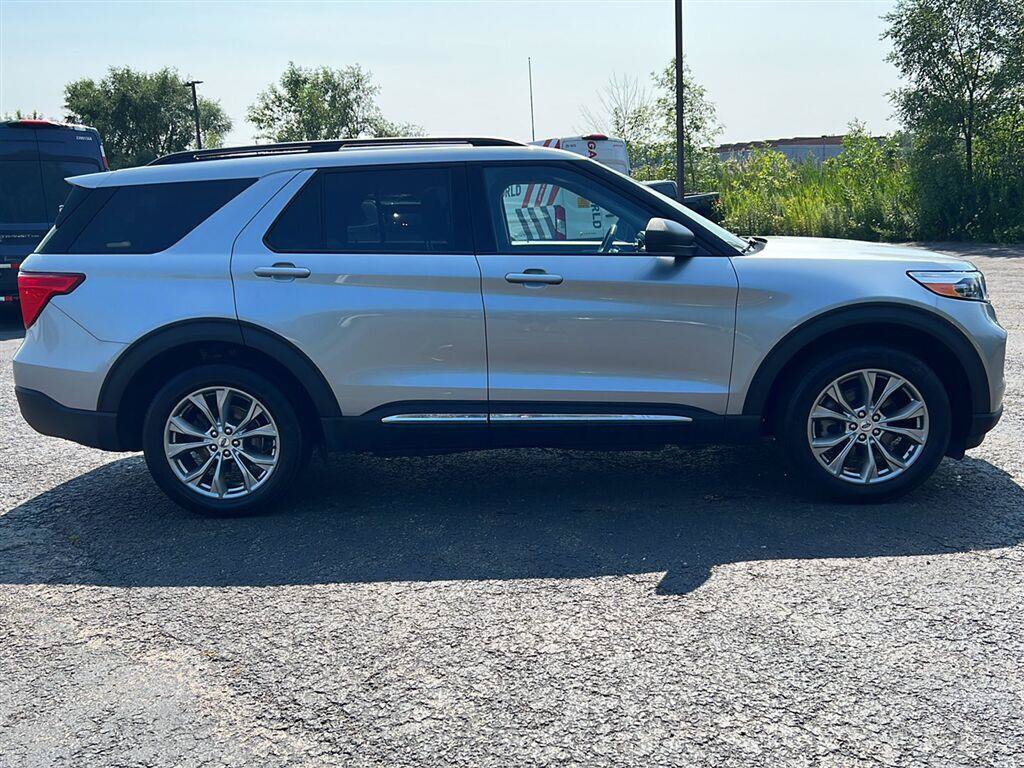 Used 2023 Ford Explorer XLT w/ Equipment Group 202A AWD/4WD image 26