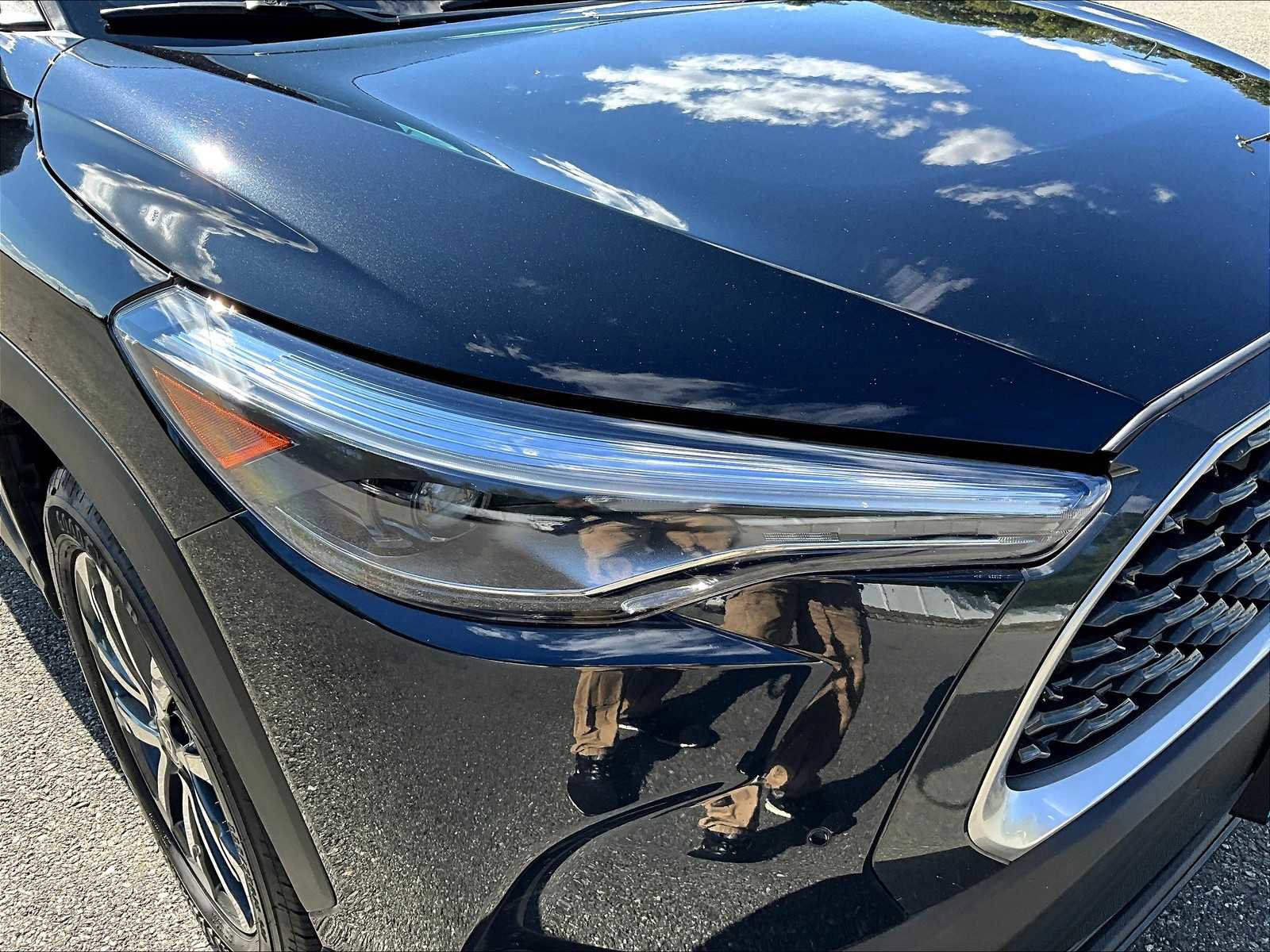 Used 2025 Toyota Corolla Cross XLE image 33