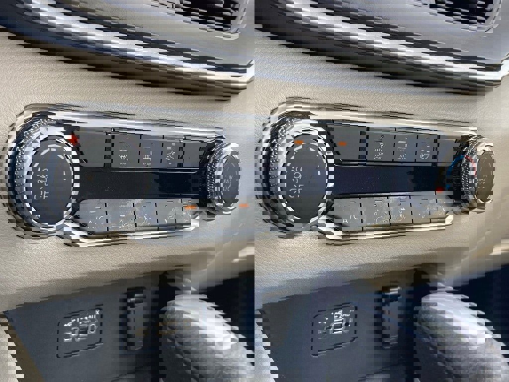 Used 2025 Nissan Altima 2.5 SV image 22