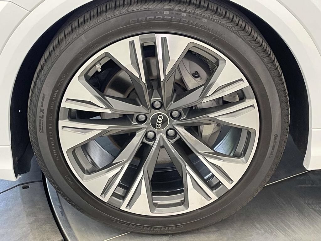 Certified 2025 Audi Q8 Prestige AWD/4WD image 11