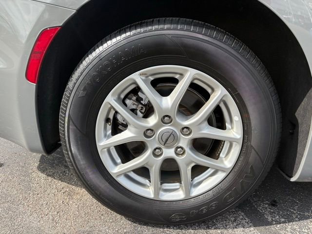 Used 2023 Chrysler Pacifica Touring-L FWD image 7