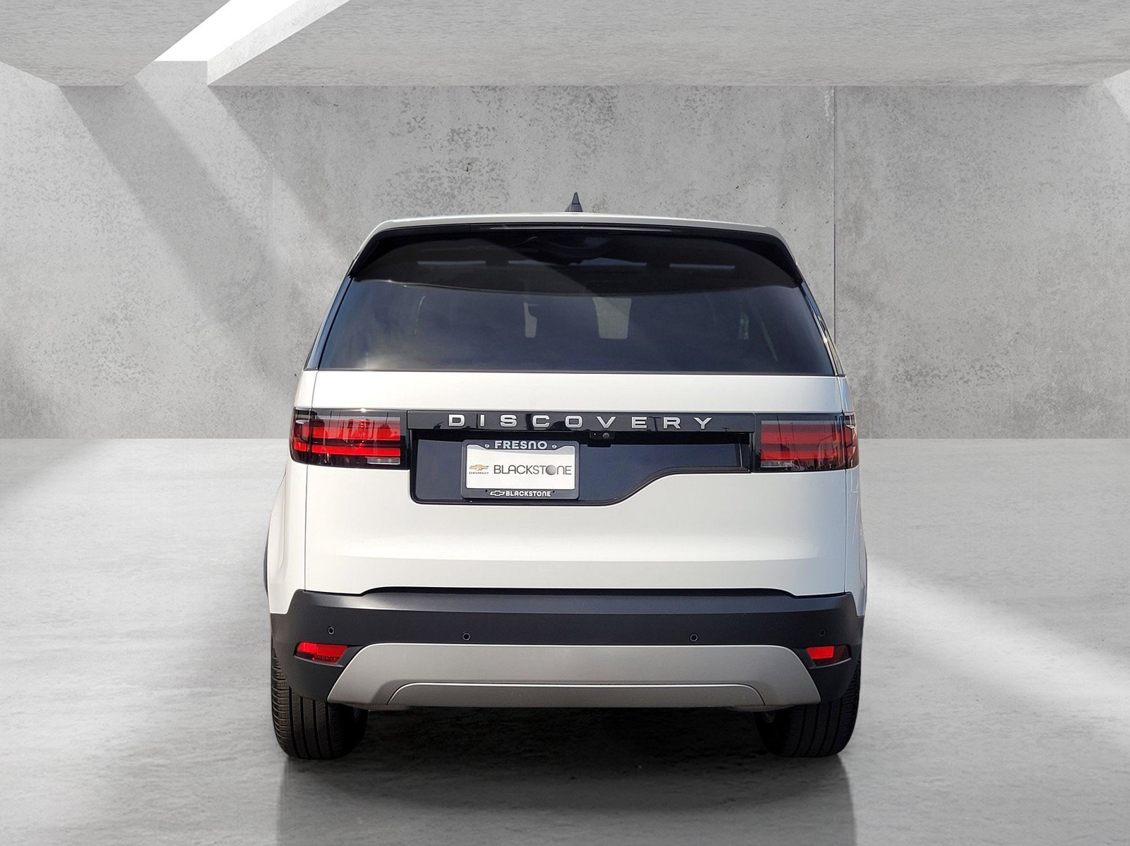 Used 2024 Land Rover Discovery S AWD/4WD image 6