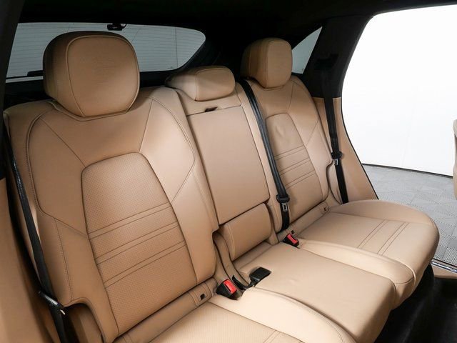 Used 2023 Porsche Cayenne image 22