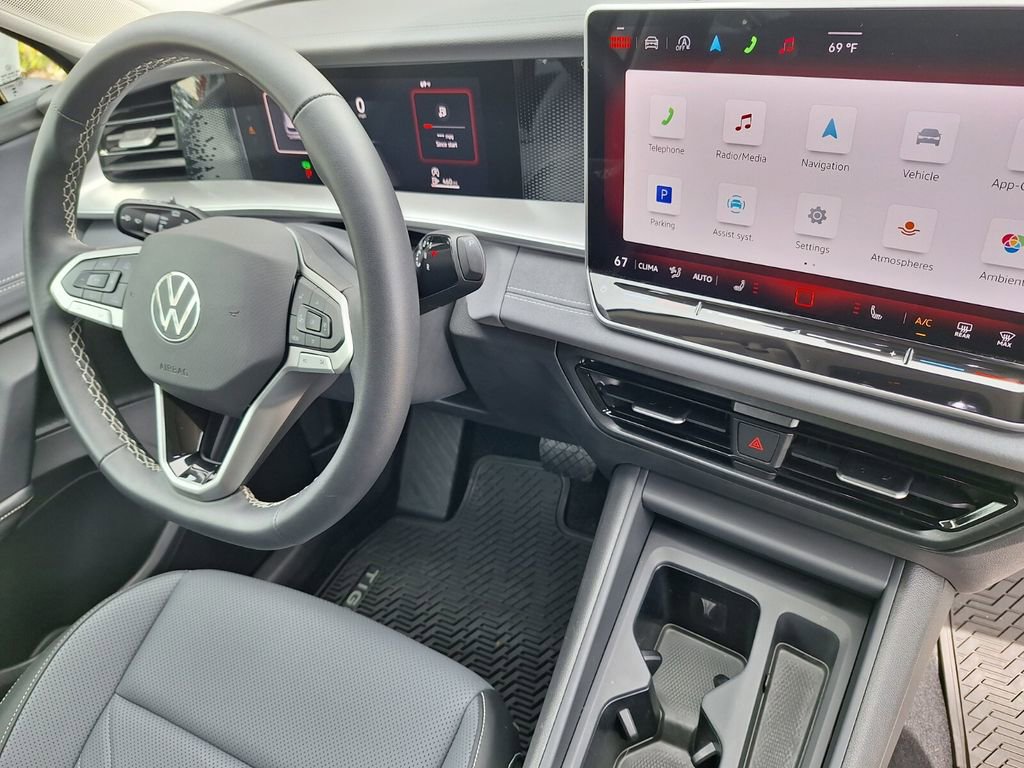 Used 2025 Volkswagen Tiguan SE FWD image 30