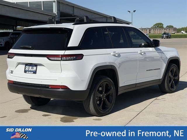 Used 2023 Jeep Grand Cherokee Altitude AWD/4WD image 4