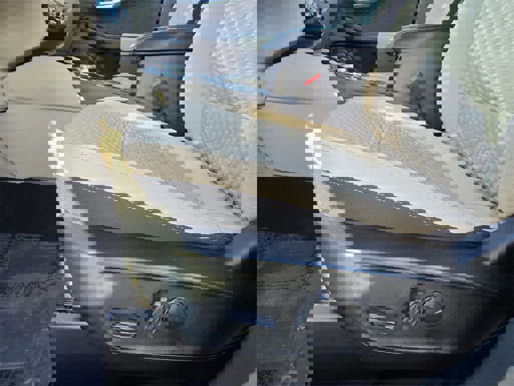 Used 2020 Ford Escape SE image 12