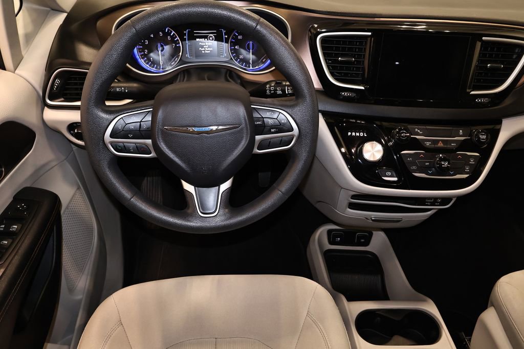 Used 2017 Chrysler Pacifica Touring image 25