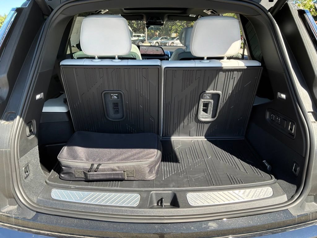 New 2026 Cadillac Vistiq Premium Luxury w/ LPO, Floor Liner Package AWD/4WD image 29