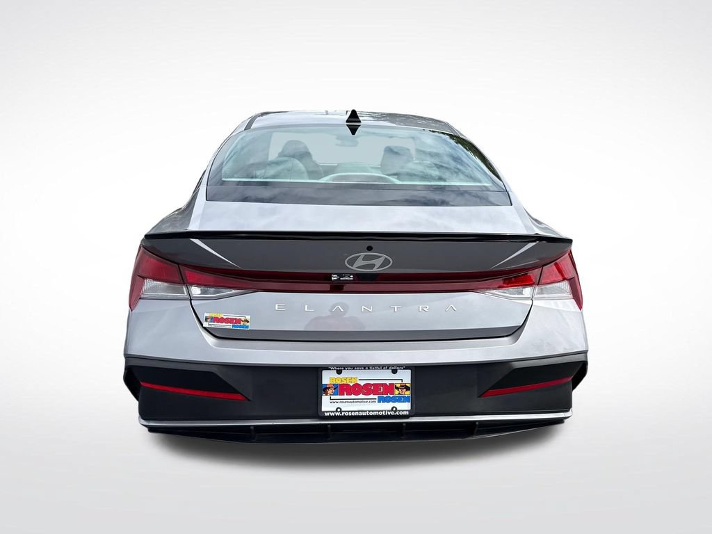 Certified 2025 Hyundai Elantra Sport FWD image 4