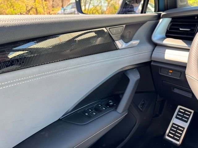 New 2026 Volkswagen Tiguan SE R-Line AWD/4WD image 8