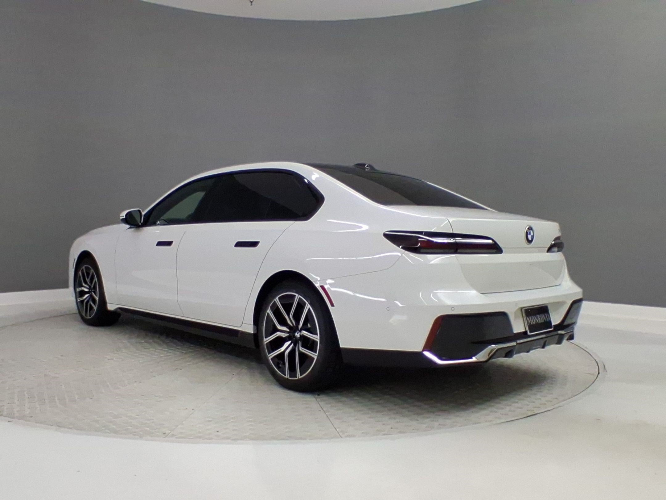 Used 2023 BMW 740i RWD image 3