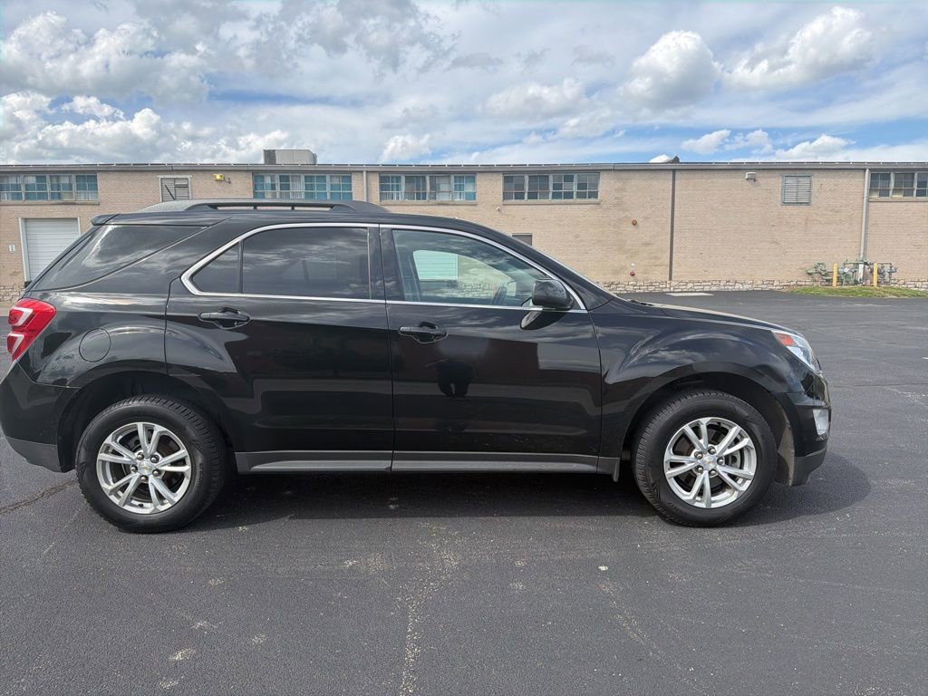 Used 2017 Chevrolet Equinox LT w/ Convenience Package AWD/4WD image 4