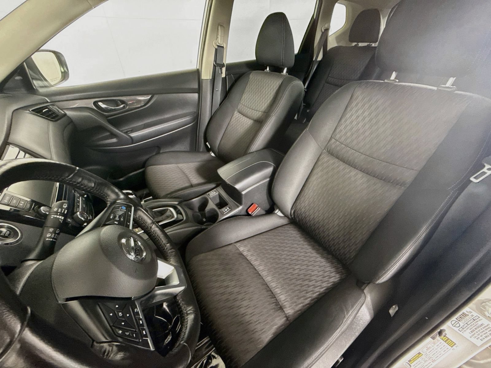 Used 2019 Nissan Rogue SV w/ Sun & Sound Touring Package AWD/4WD image 5