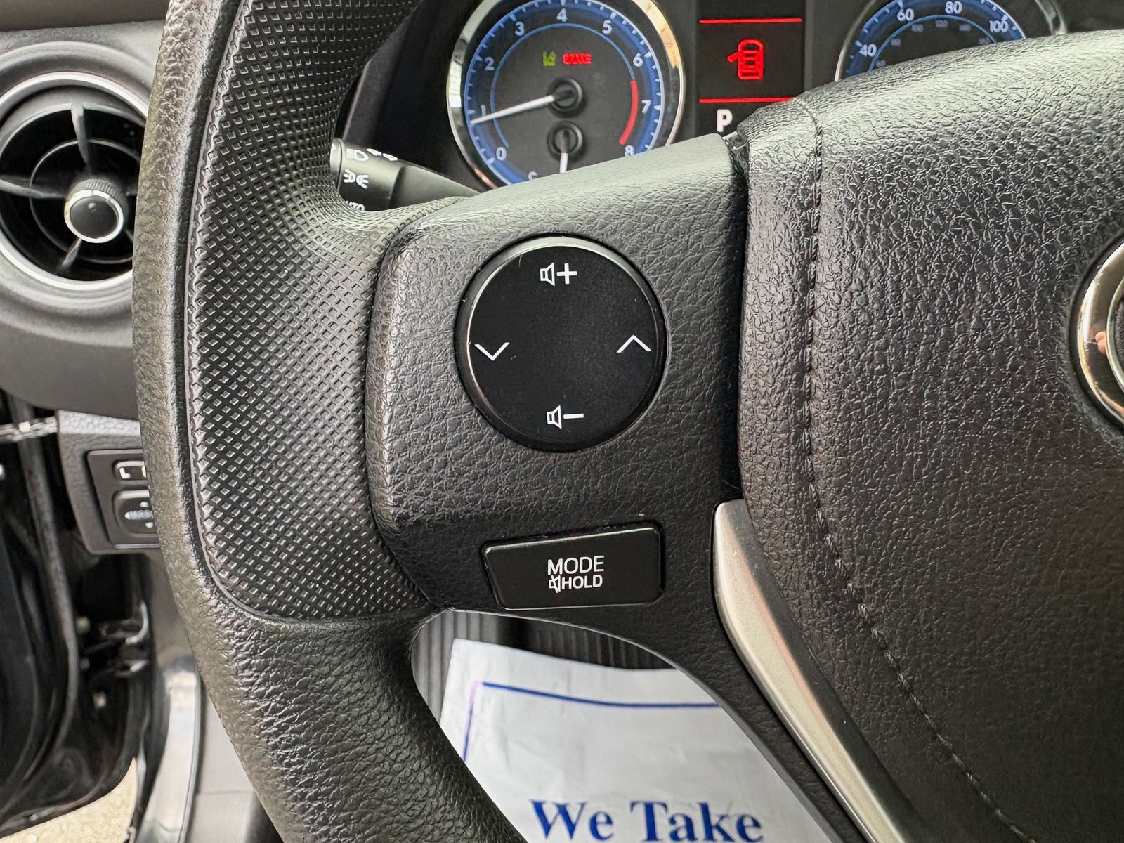 Used 2018 Toyota Corolla LE image 32