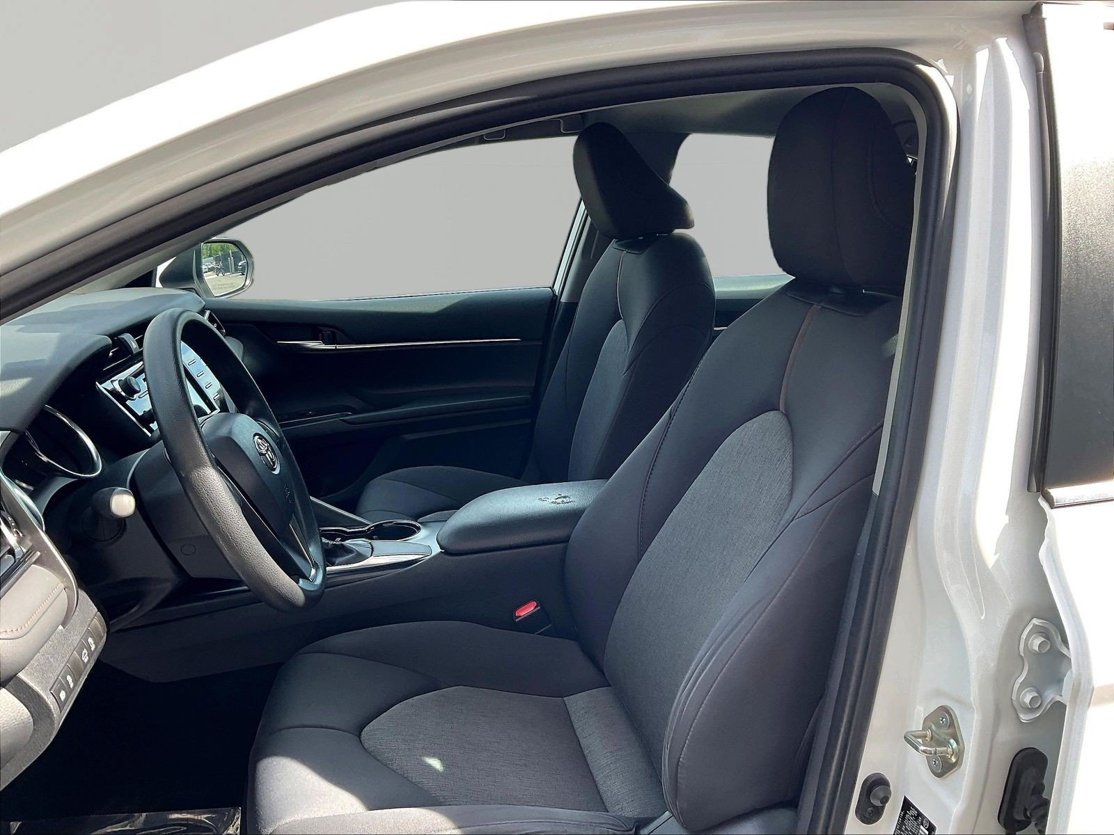 Used 2019 Toyota Camry LE FWD image 21