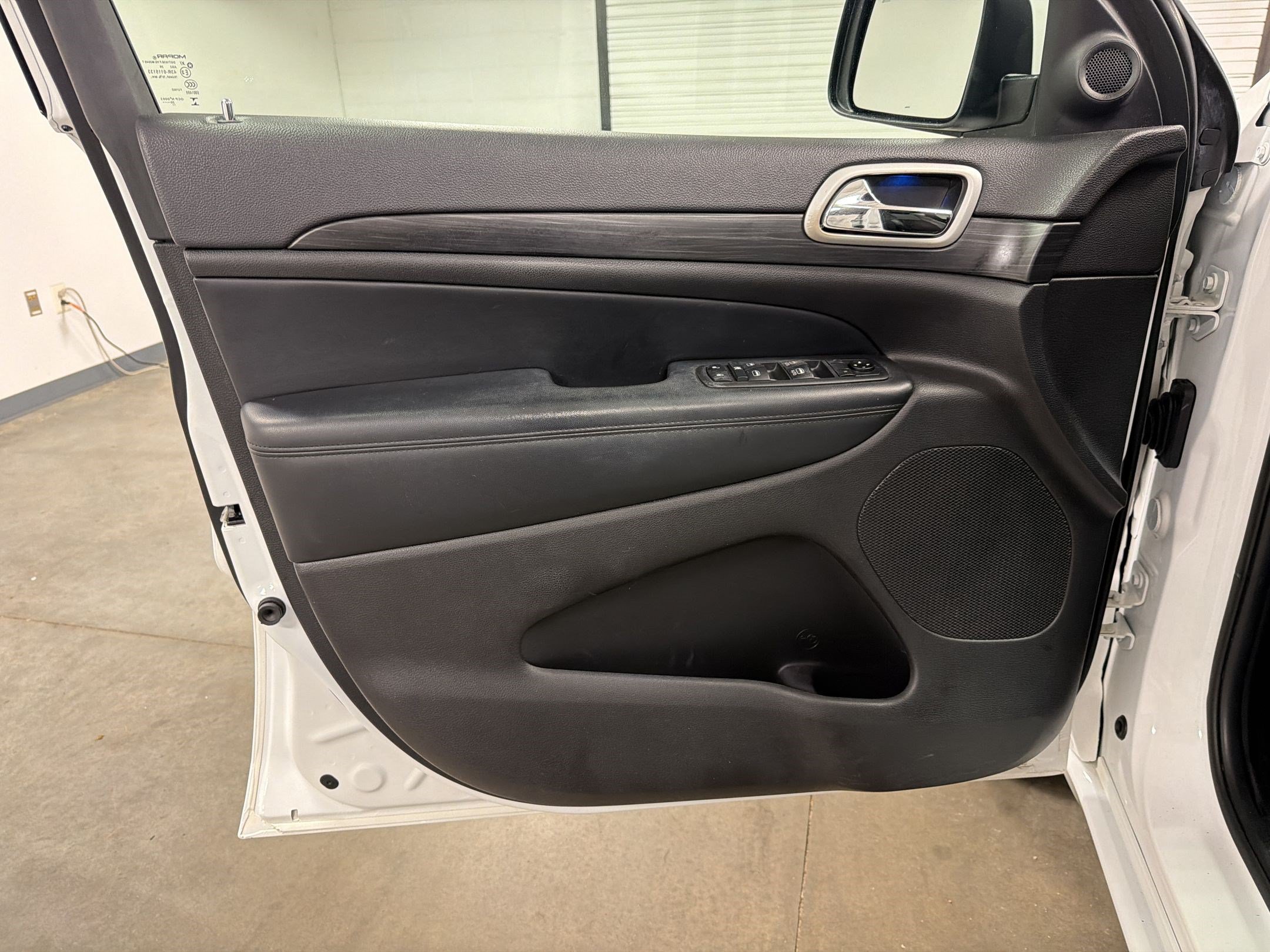 Used 2020 Jeep Grand Cherokee Altitude AWD/4WD image 14
