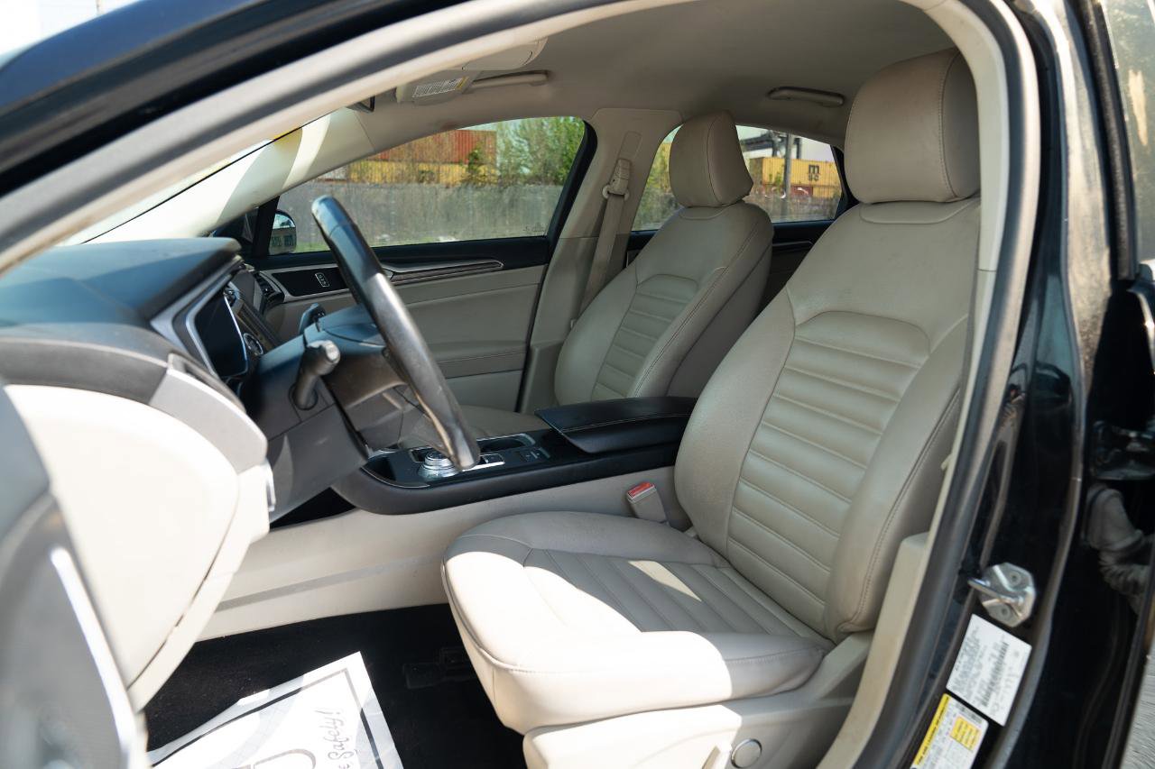 Used 2020 Ford Fusion SEL FWD image 19