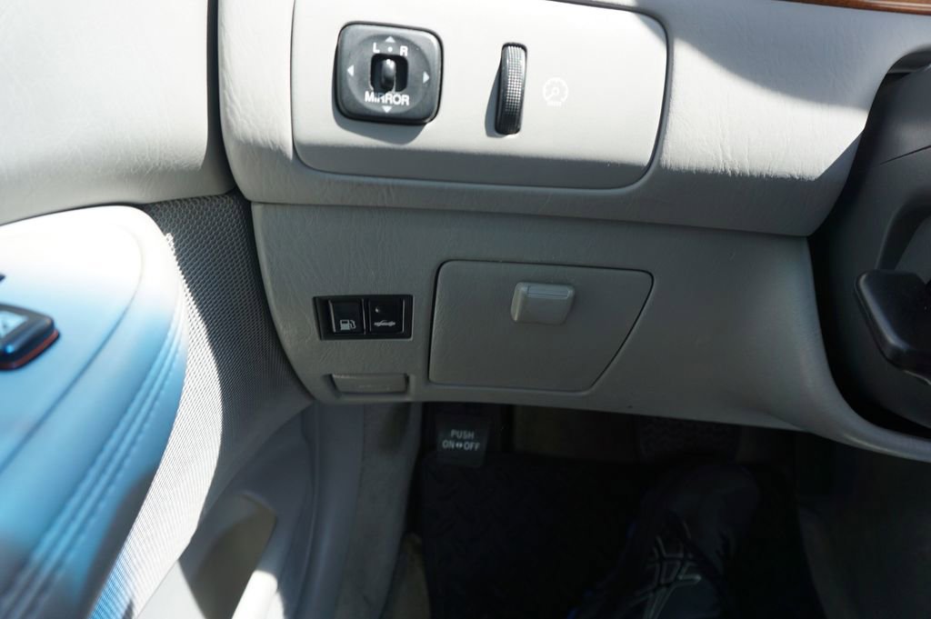 Used 2005 Lexus ES 330 image 4