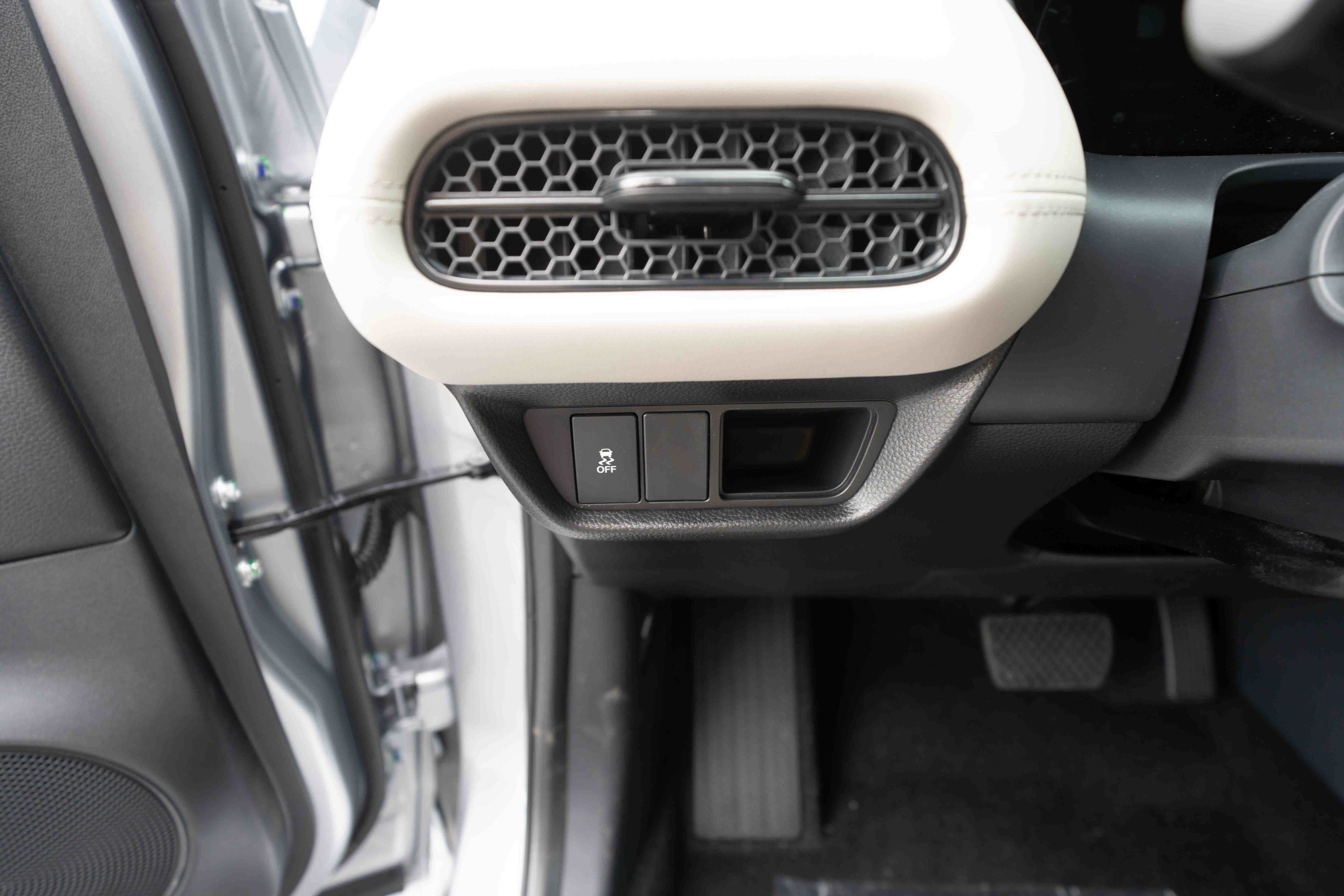 New 2027 Honda HR-V LX image 11