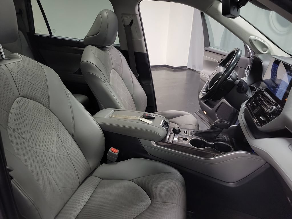 Used 2022 Toyota Highlander Platinum AWD/4WD image 33