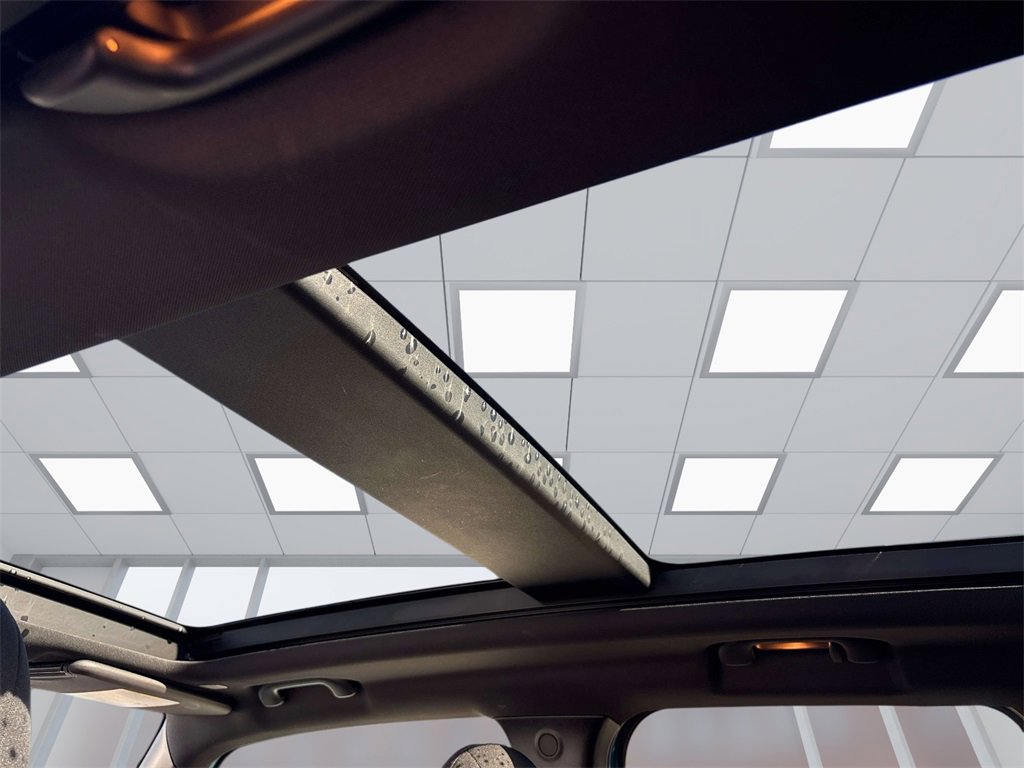 Used 2021 Jeep Renegade Latitude w/ Sun & Sound Group image 8