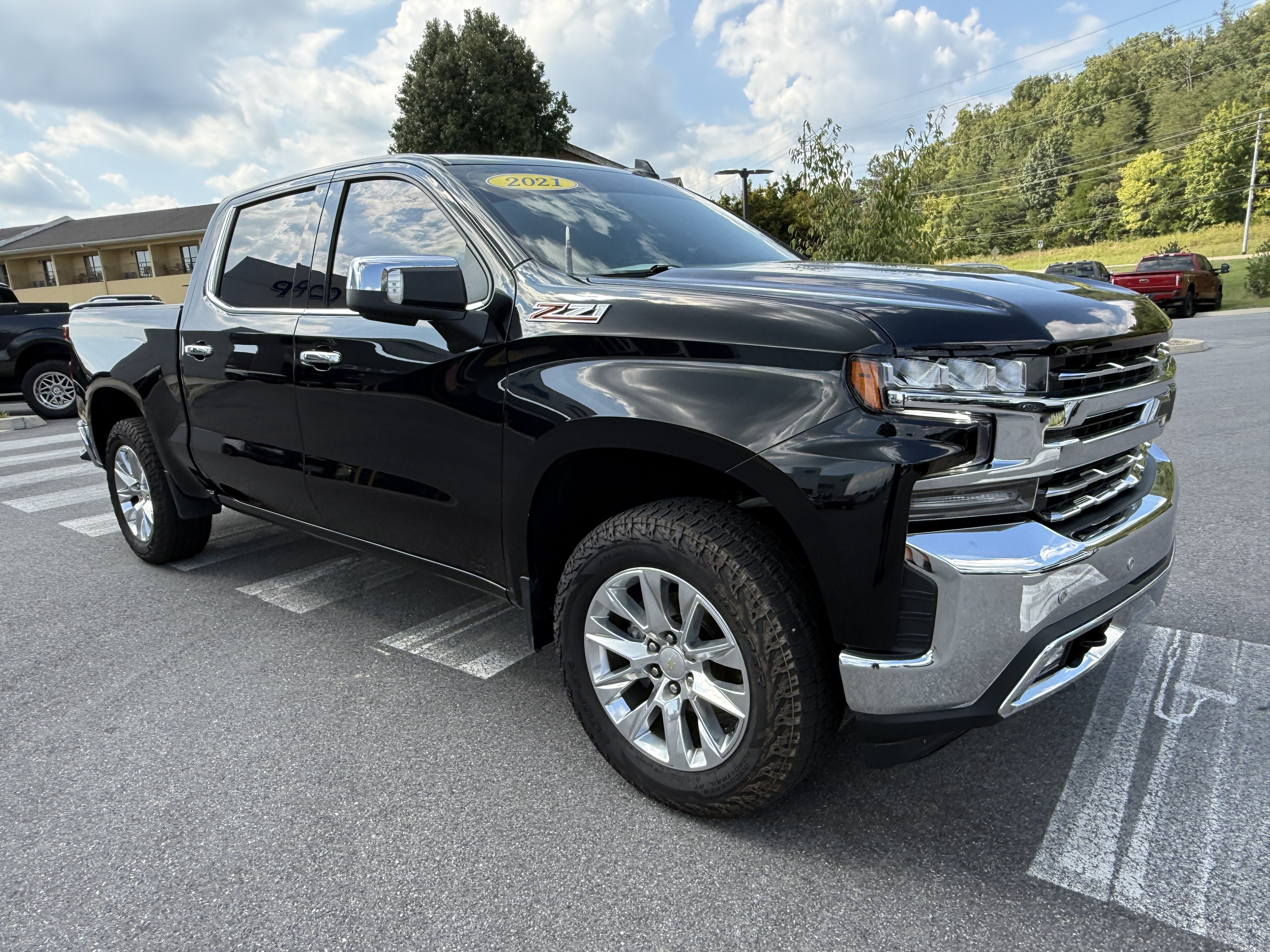 Used 2021 Chevrolet Silverado 1500 LTZ AWD/4WD image 4