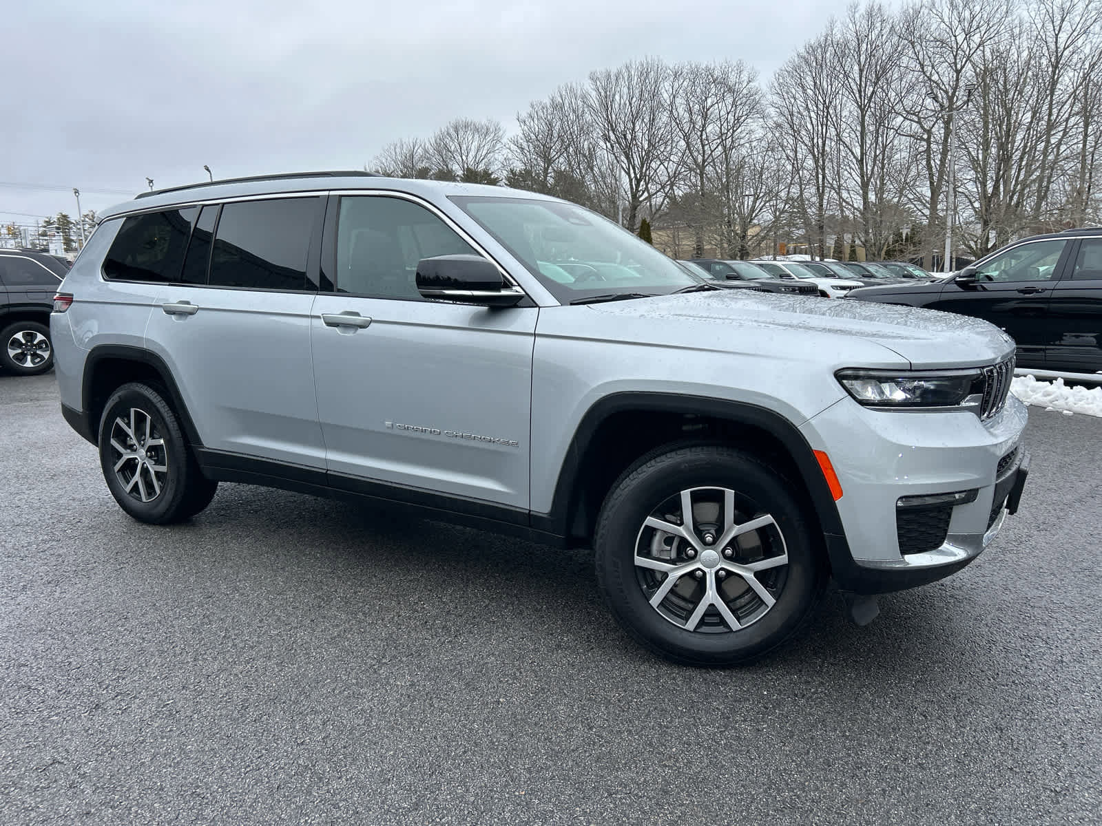 Used 2025 Jeep Grand Cherokee L Limited w/ Trailer Tow Package image 2