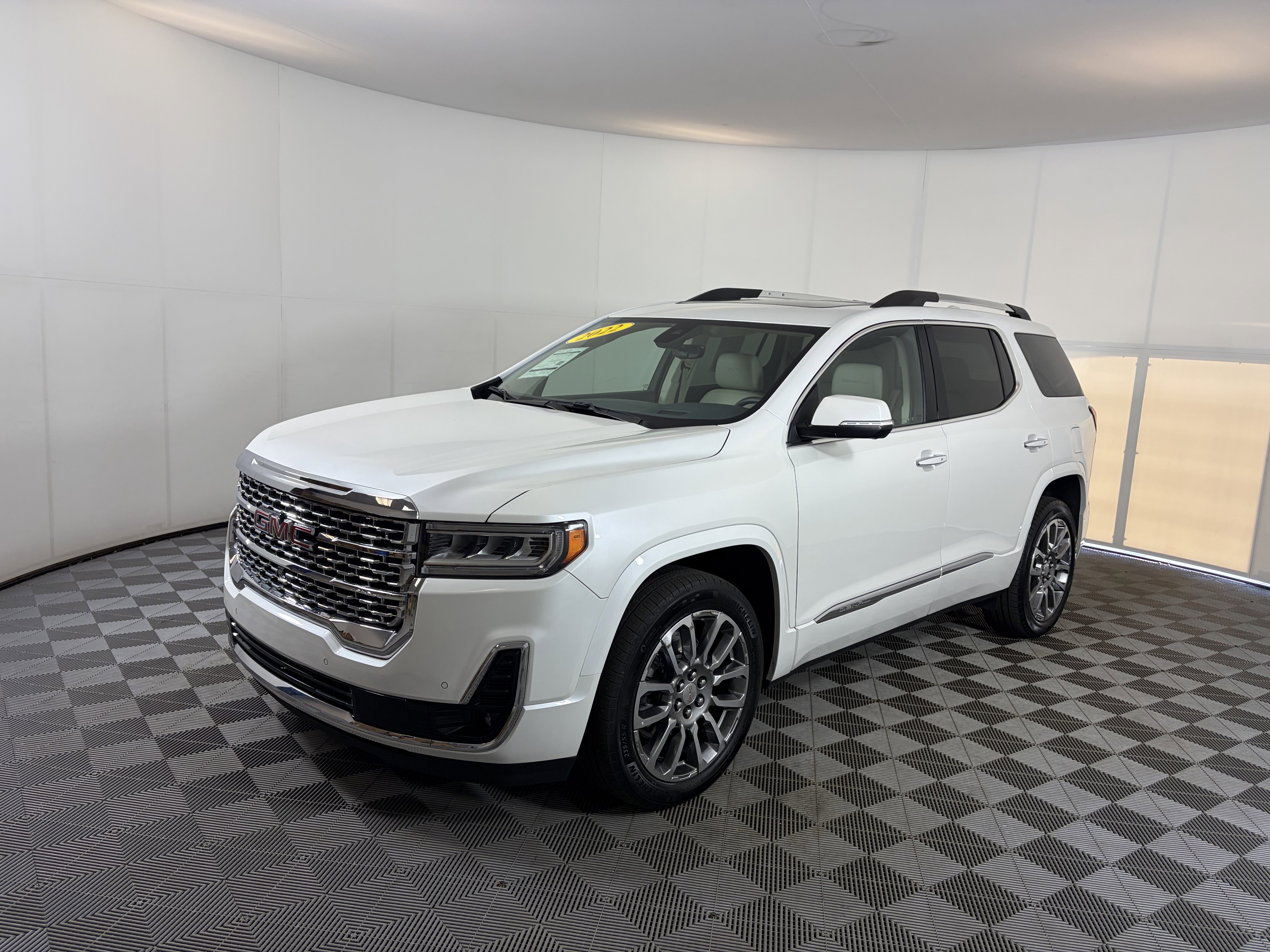 Used 2022 GMC Acadia Denali w/ Denali Ultimate Package AWD/4WD image 2